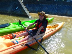 マングローブを見ながら3時間カヌーをしました。